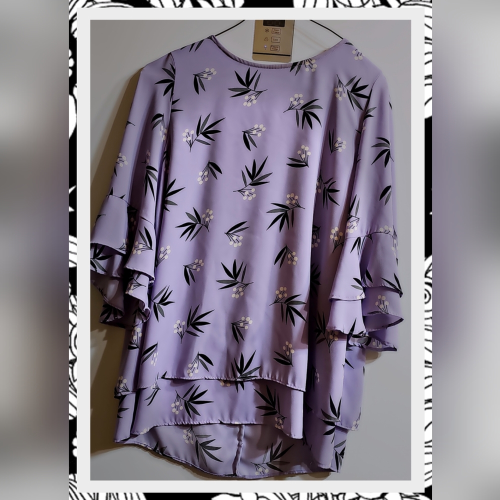 Anne Klein Lavender floral flounce sleeve blouse Suze small. 🧥🪻🌺